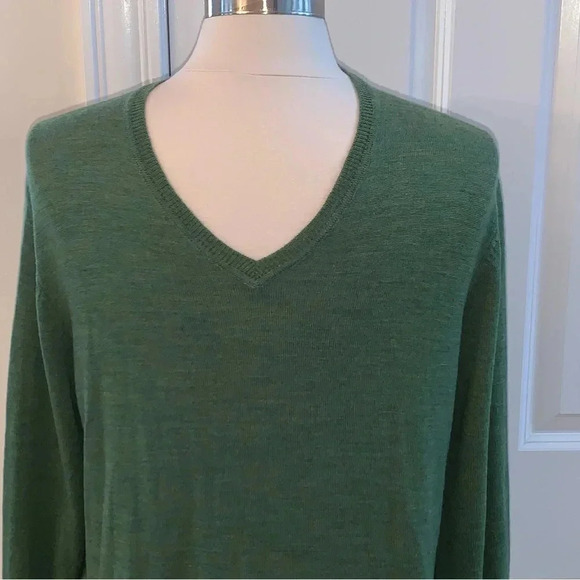 Calvin Klein Mens 100% Extra Fine Merino Wool Sweater V Neck Olive Green Medium - Picture 3 of 5